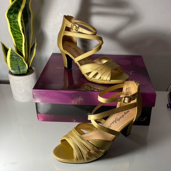 easy street Shoes - Elegant Gold Strappy Heels